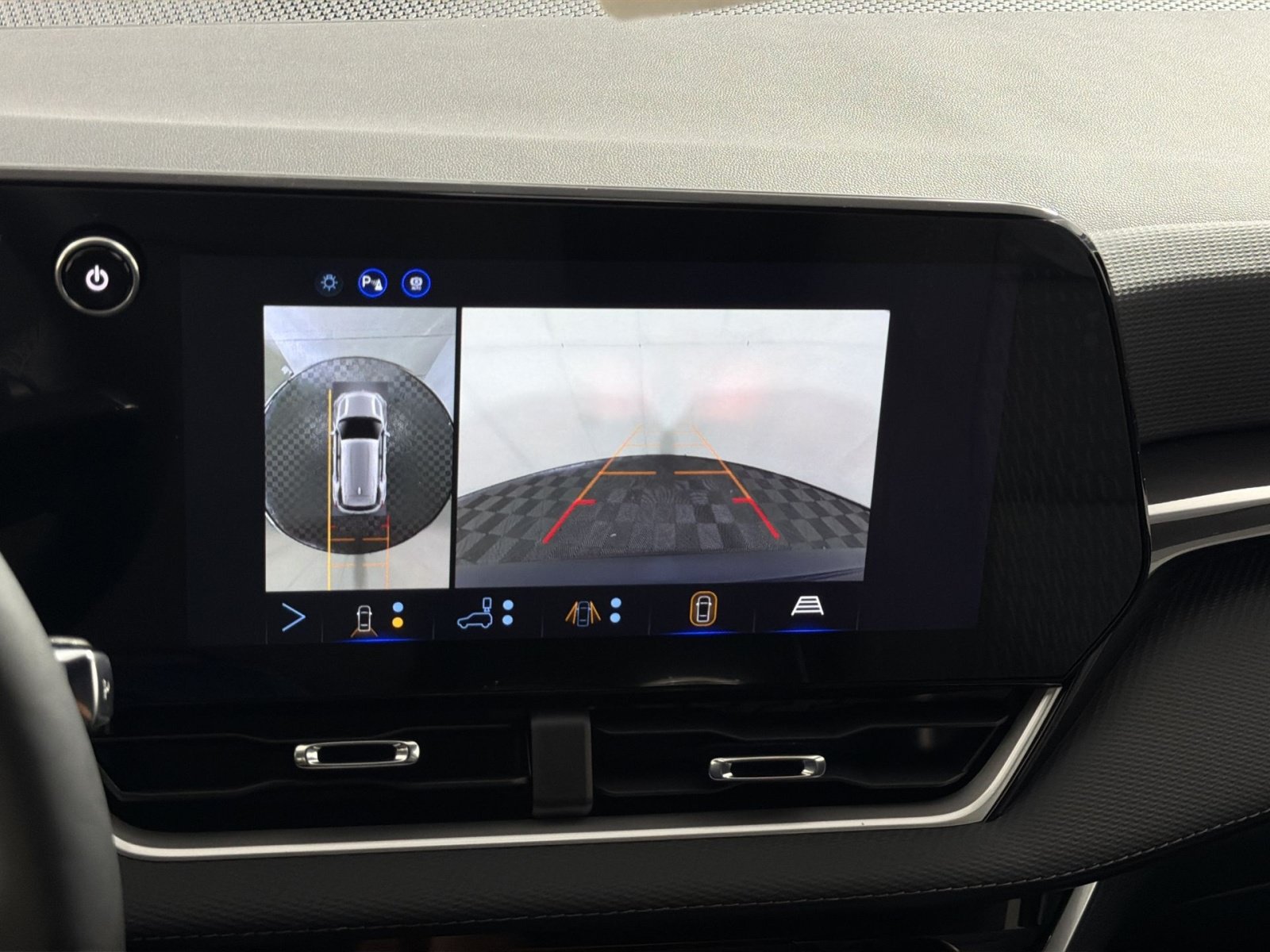 New 2027 Chevrolet Equinox LT w/ Safety and Technology Package FWD image 19