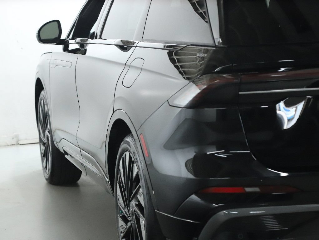 Certified 2025 Lincoln Nautilus Reserve w/ Jet Appearance Package AWD/4WD image 43