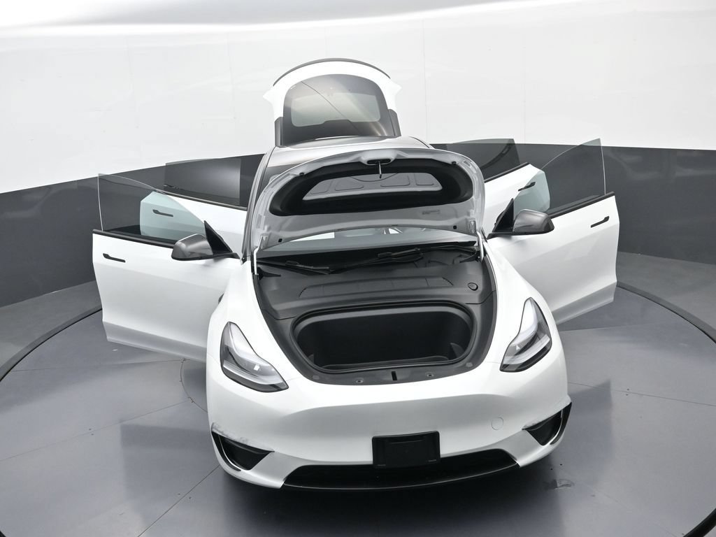 Used 2025 Tesla Model Y Long Range RWD image 39