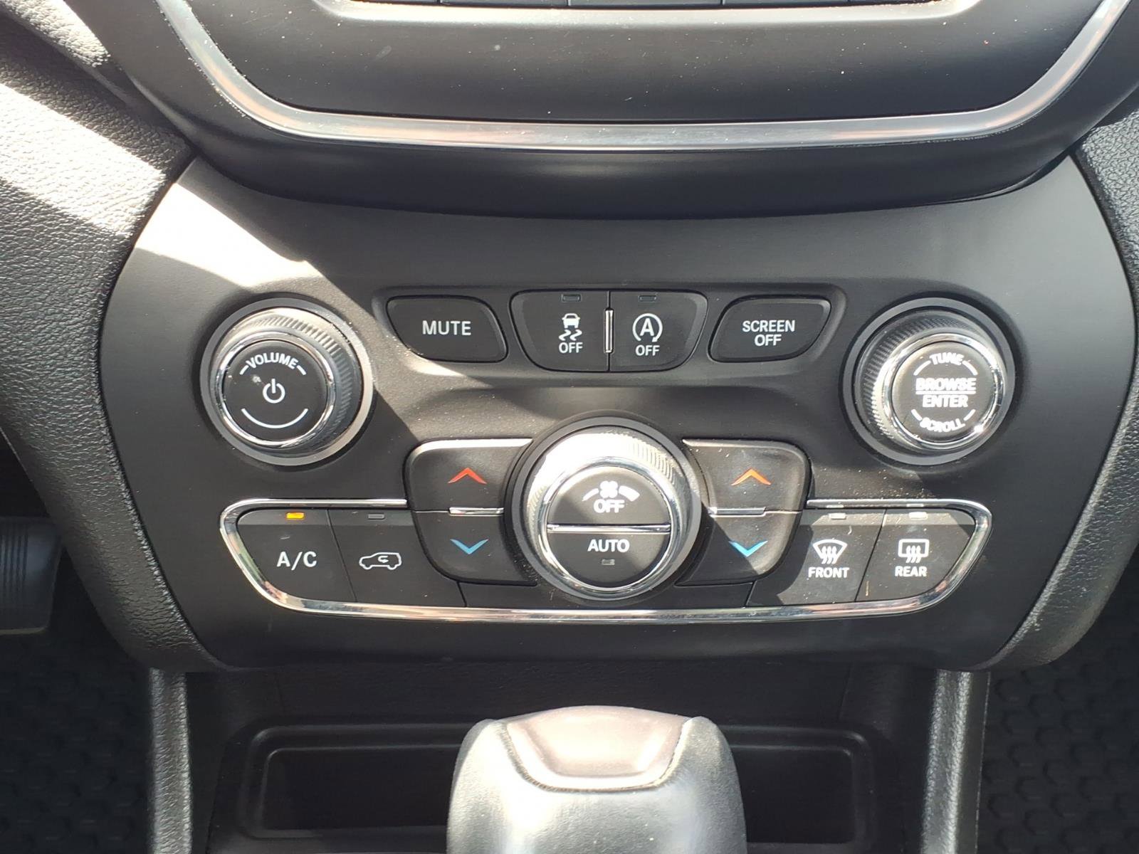 Used 2021 Jeep Cherokee Latitude Lux w/ Sun & Sound Group image 13