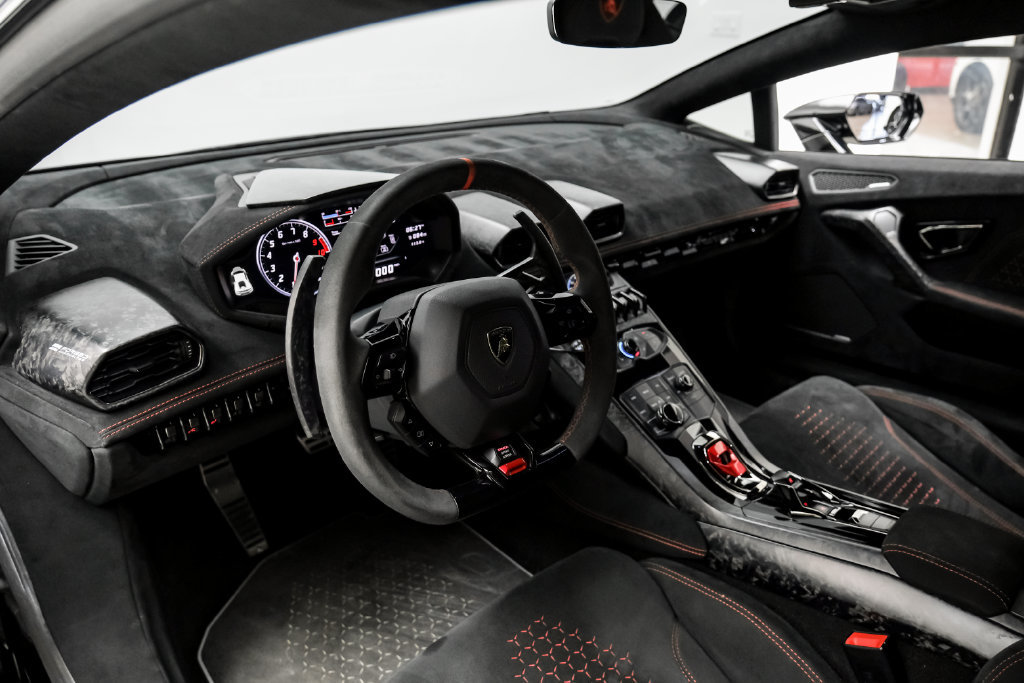 Used 2018 Lamborghini Huracan Performante AWD/4WD image 7