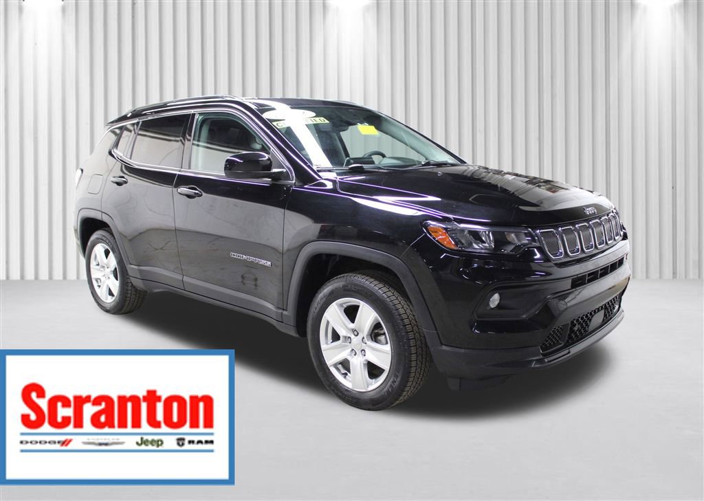 Used 2022 Jeep Compass Latitude image 1