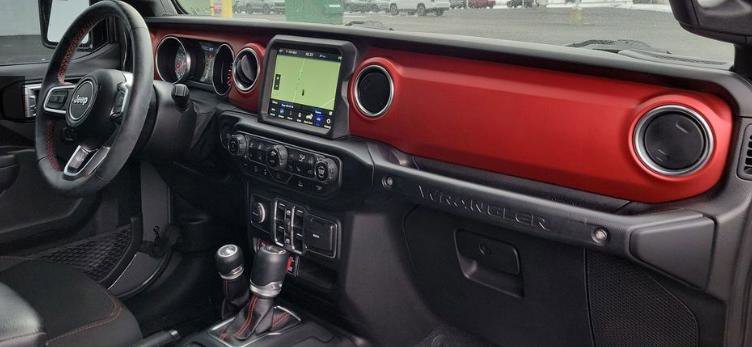 Used 2022 Jeep Wrangler Unlimited Rubicon w/ Cold Weather Group AWD/4WD image 9