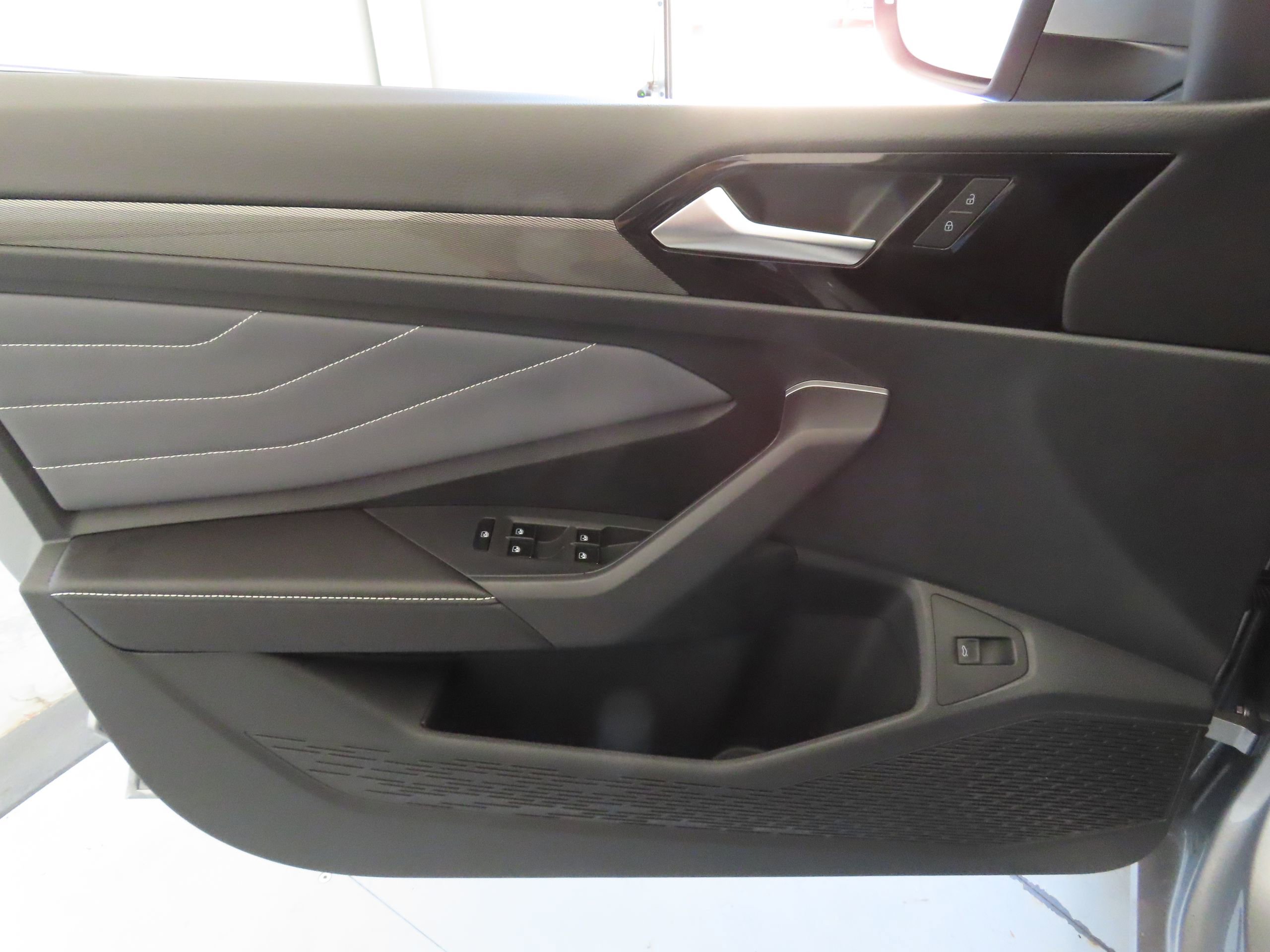 New 2026 Volkswagen Jetta SEL FWD image 9