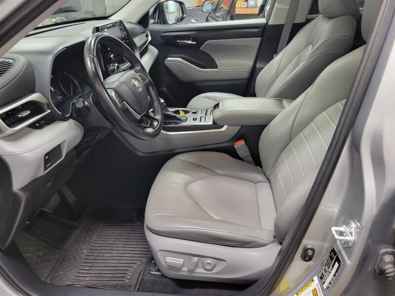 Used 2021 Toyota Highlander XLE AWD/4WD image 21