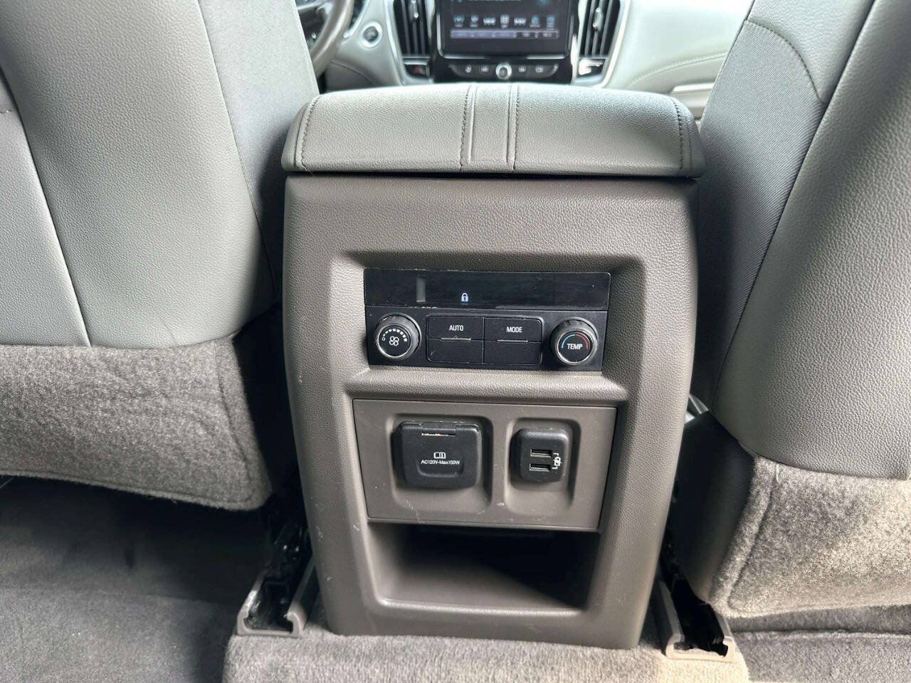 Used 2019 Chevrolet Traverse LT w/ LT Premium Package FWD image 18
