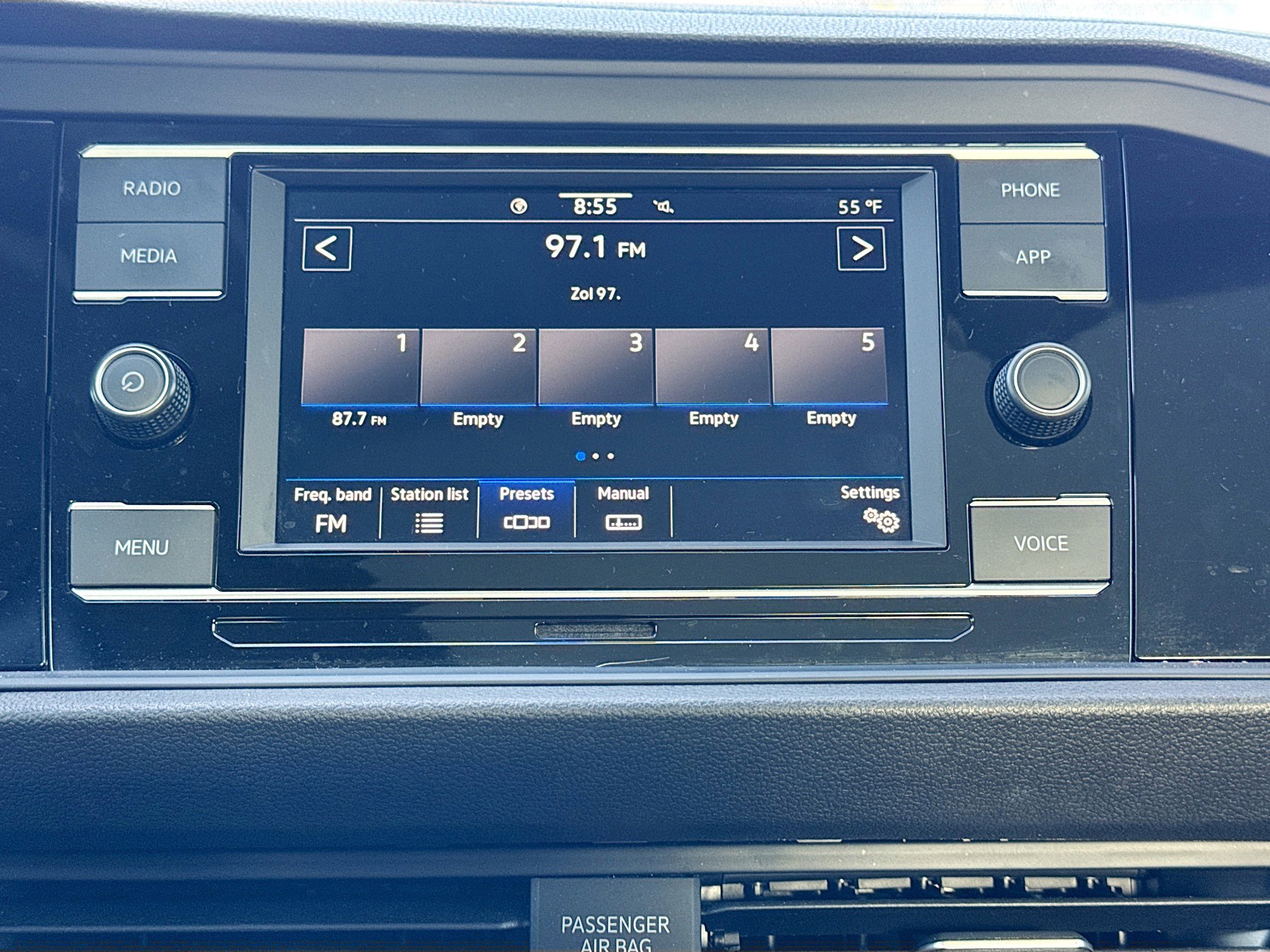 Used 2023 Volkswagen Jetta SE w/ Panoramic Sunroof Package image 30