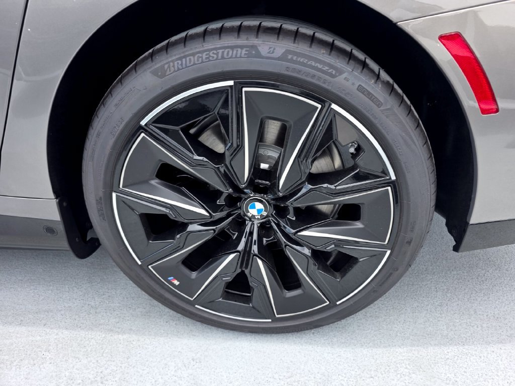 New 2026 BMW 750e xDrive w/ Executive Package AWD/4WD image 6