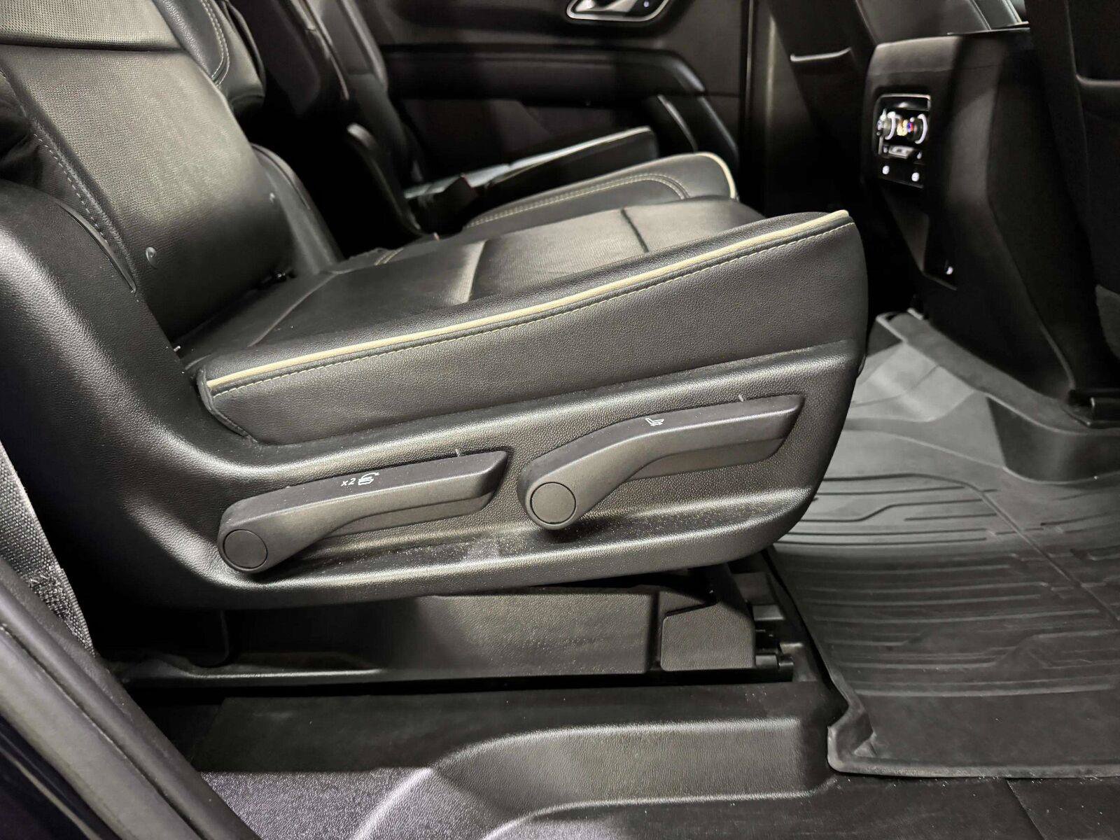 Used 2022 GMC Yukon SLT w/ SLT Luxury Package AWD/4WD image 36