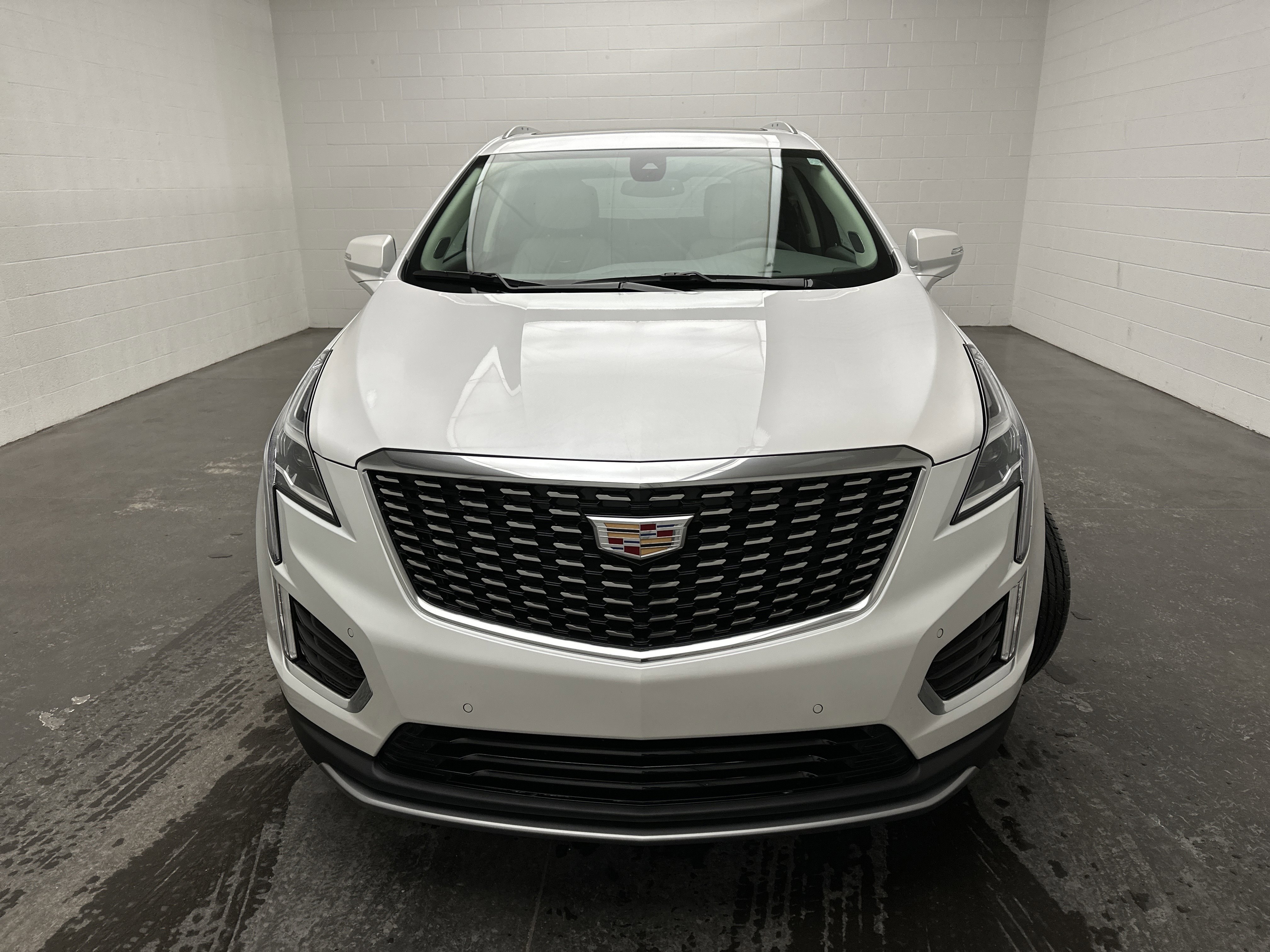 Used 2025 Cadillac XT5 Premium Luxury image 3