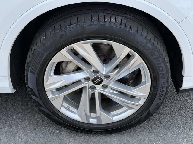 Used 2023 Audi Q7 2.0T Premium w/ Towing Package AWD/4WD image 7