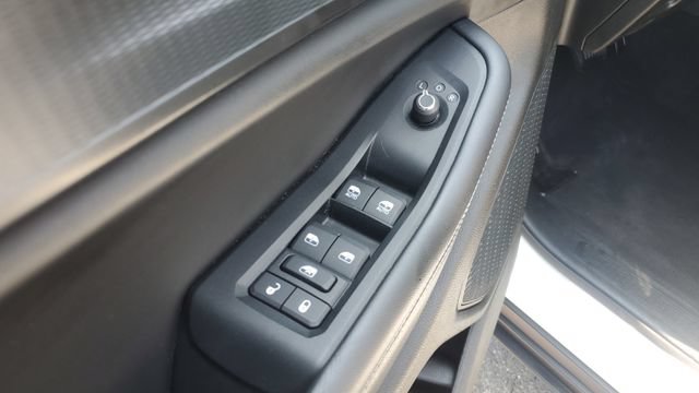 Used 2023 Jeep Grand Cherokee Laredo w/ Luxury Tech Group I AWD/4WD image 6