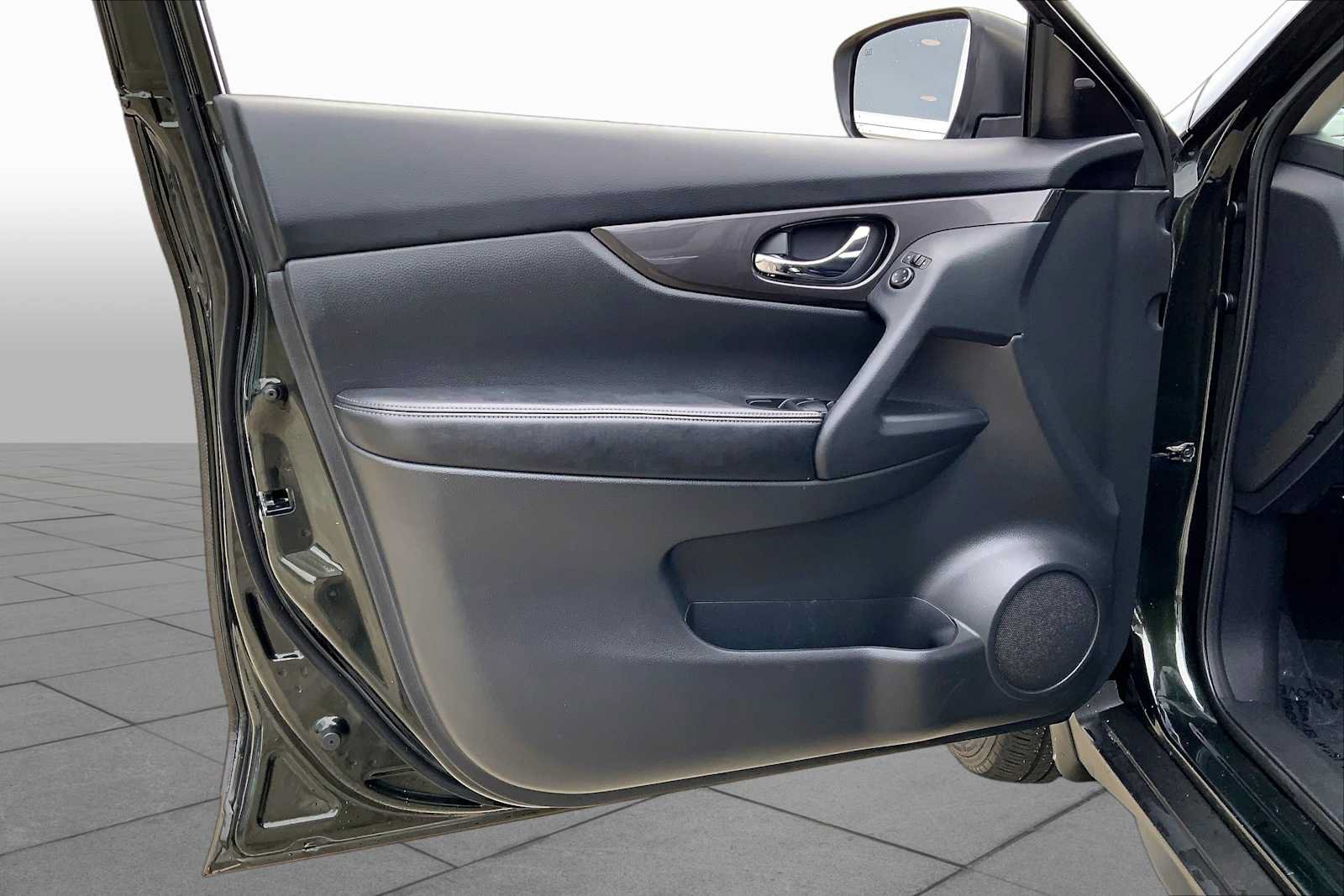 Used 2019 Nissan Rogue SV AWD/4WD image 21