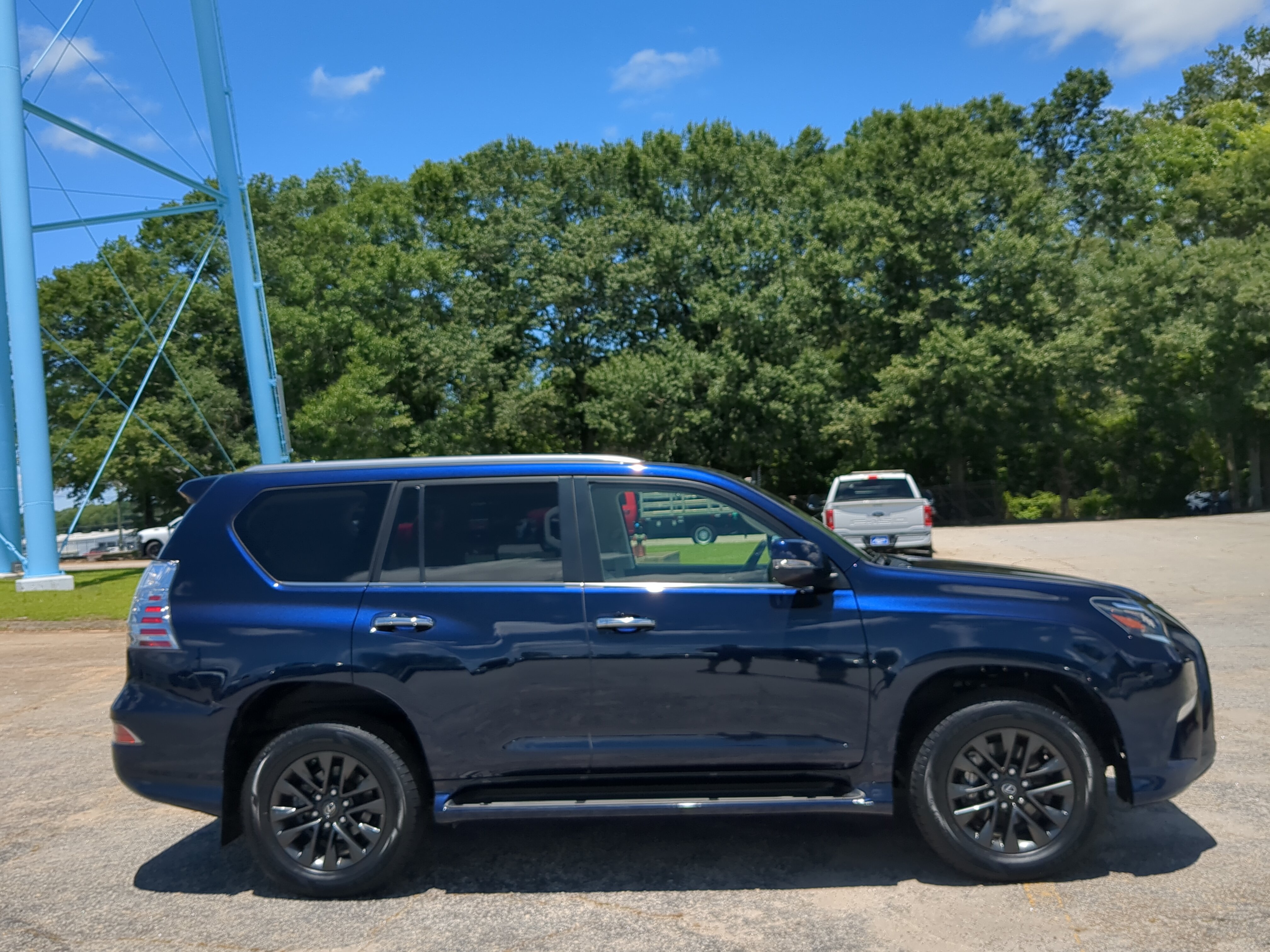 Used 2020 Lexus GX 460 Premium w/ Premium Package AWD/4WD image 2