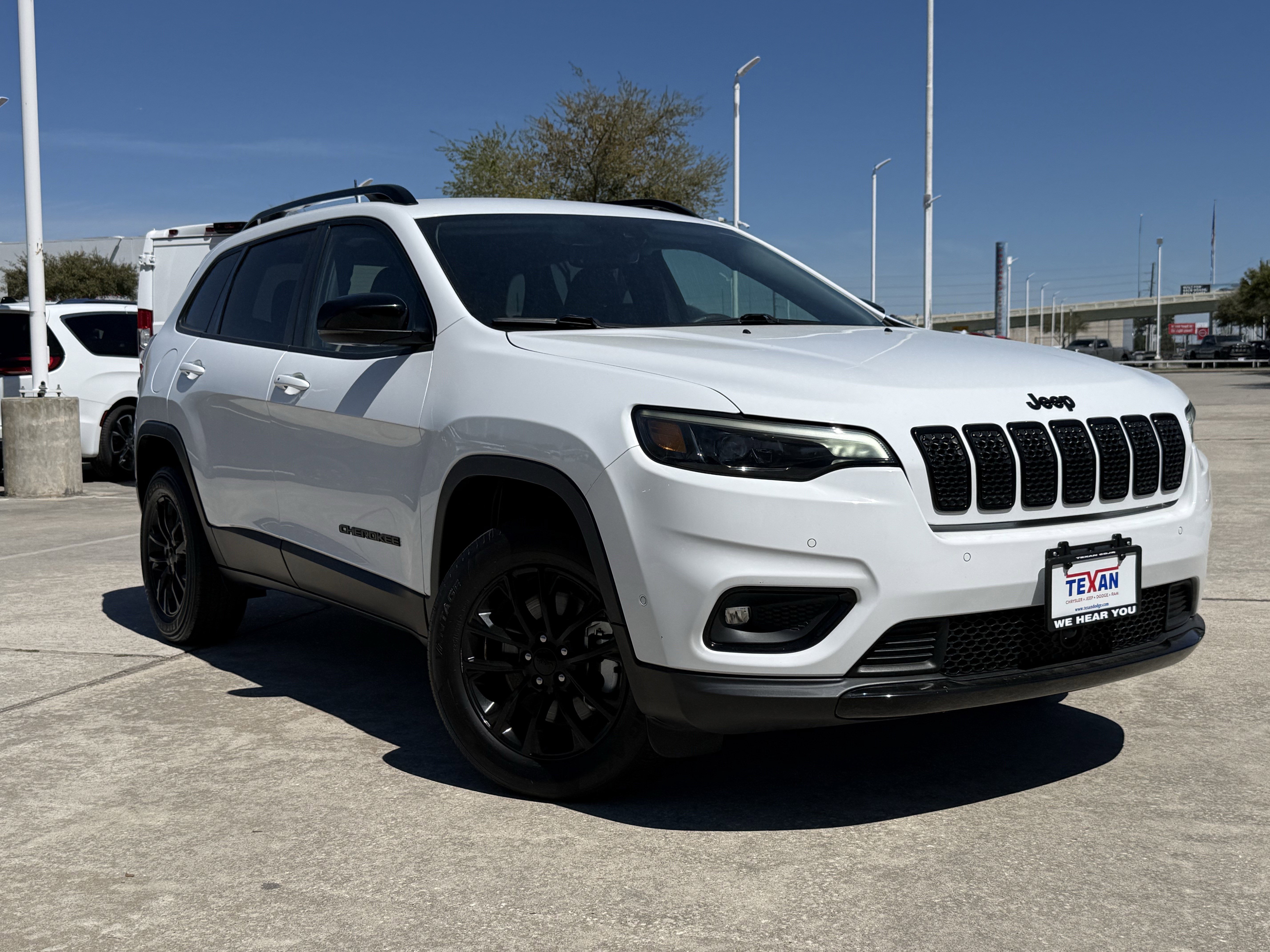 Used 2023 Jeep Cherokee Altitude Lux image 2