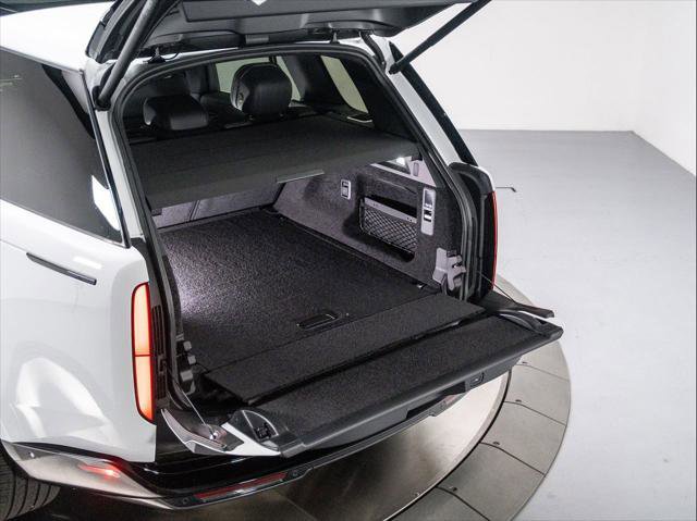 New 2025 Land Rover Range Rover SE image 41