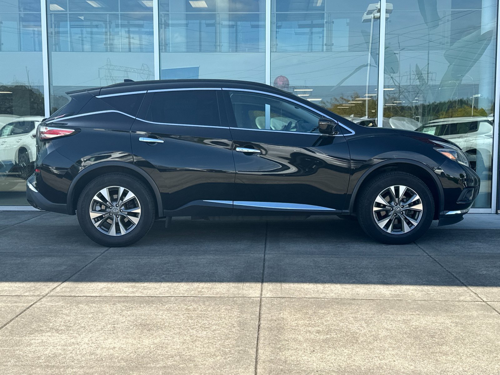 Used 2018 Nissan Murano SV AWD/4WD image 3