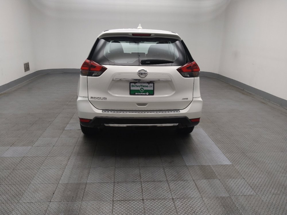Used 2018 Nissan Rogue S AWD/4WD image 6