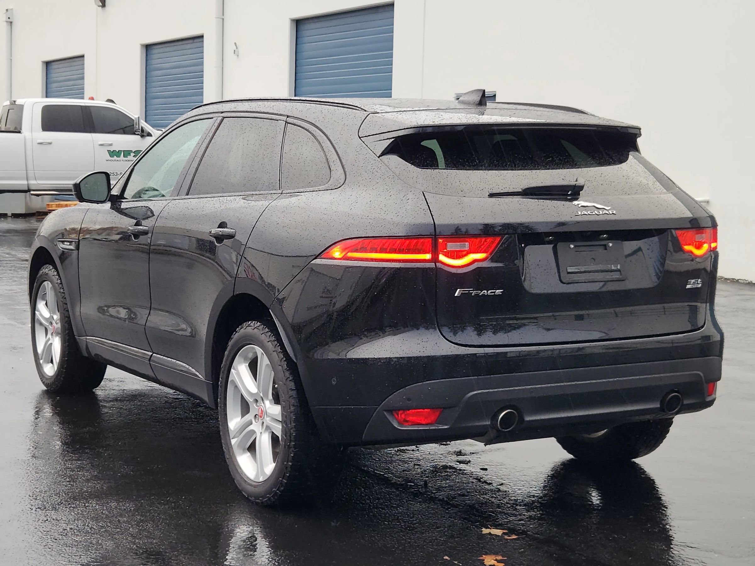 Used 2017 Jaguar F-PACE R-Sport image 3