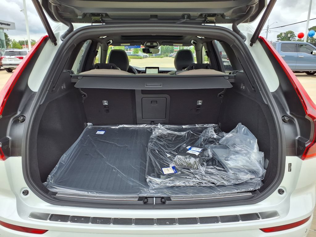 New 2026 Volvo XC60 B5 Plus w/ Protection Package Premier AWD/4WD image 10