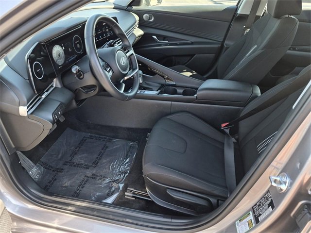 Used 2025 Hyundai Elantra SEL image 16