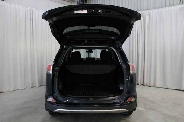 Used 2018 Toyota RAV4 XLE AWD/4WD image 33