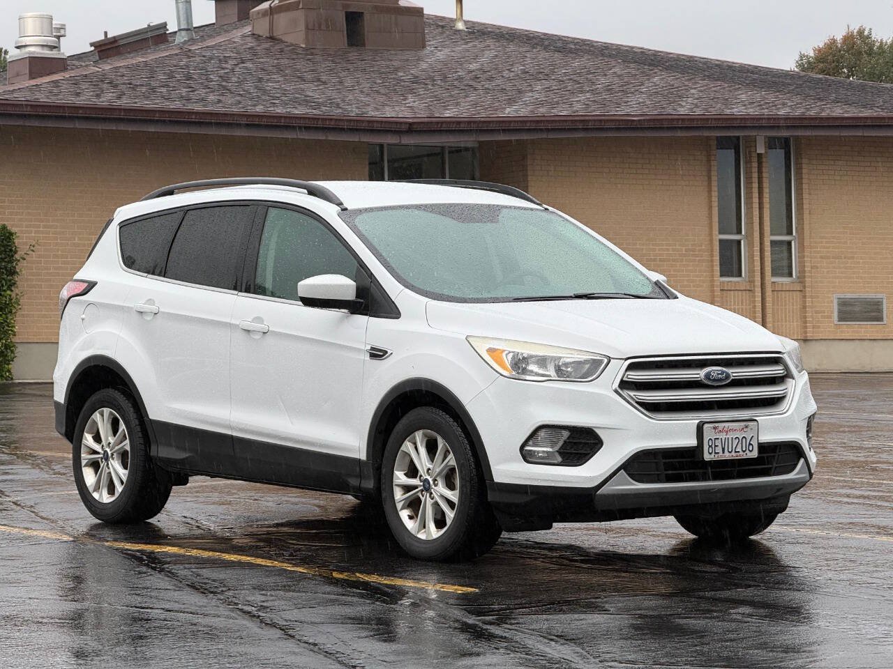 Used 2018 Ford Escape SE FWD image 8