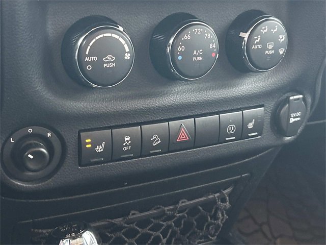 Used 2016 Jeep Wrangler Unlimited Rubicon image 23