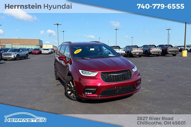 Used 2021 Chrysler Pacifica Touring-L w/ Uconnect Theater Family Group