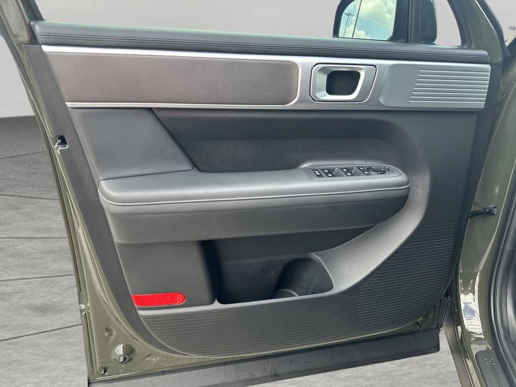 Used 2025 Hyundai Santa Fe SEL FWD image 16