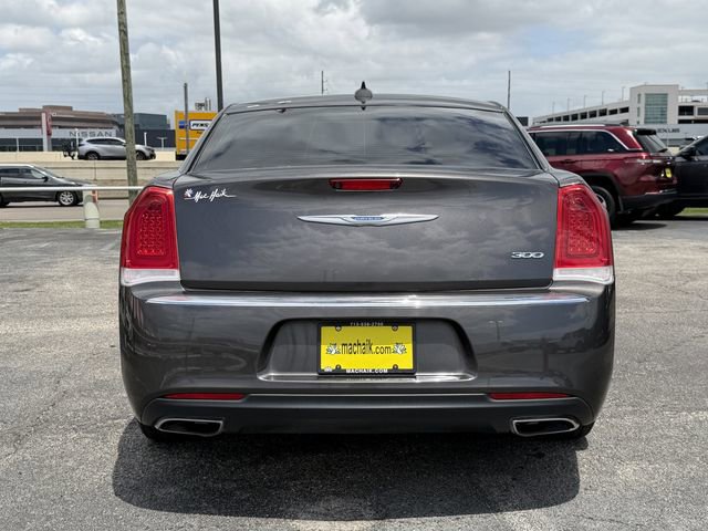 Used 2023 Chrysler 300 Touring RWD image 6