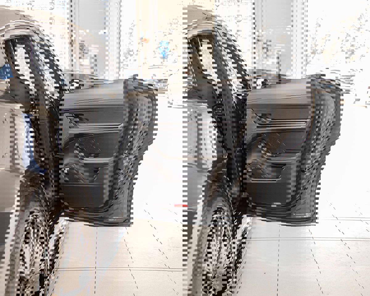 Used 2022 Porsche Taycan GTS image 41