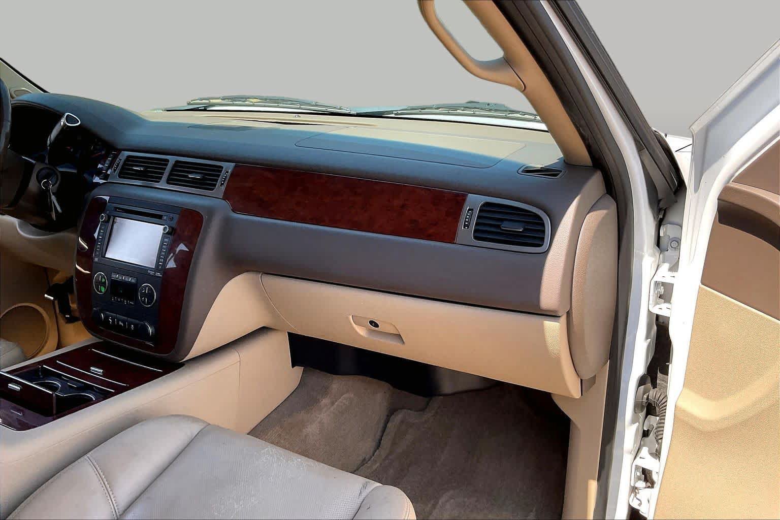 Used 2012 Chevrolet Avalanche LTZ RWD image 17