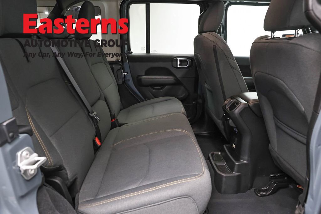 Used 2025 Jeep Wrangler Unlimited Sahara image 23