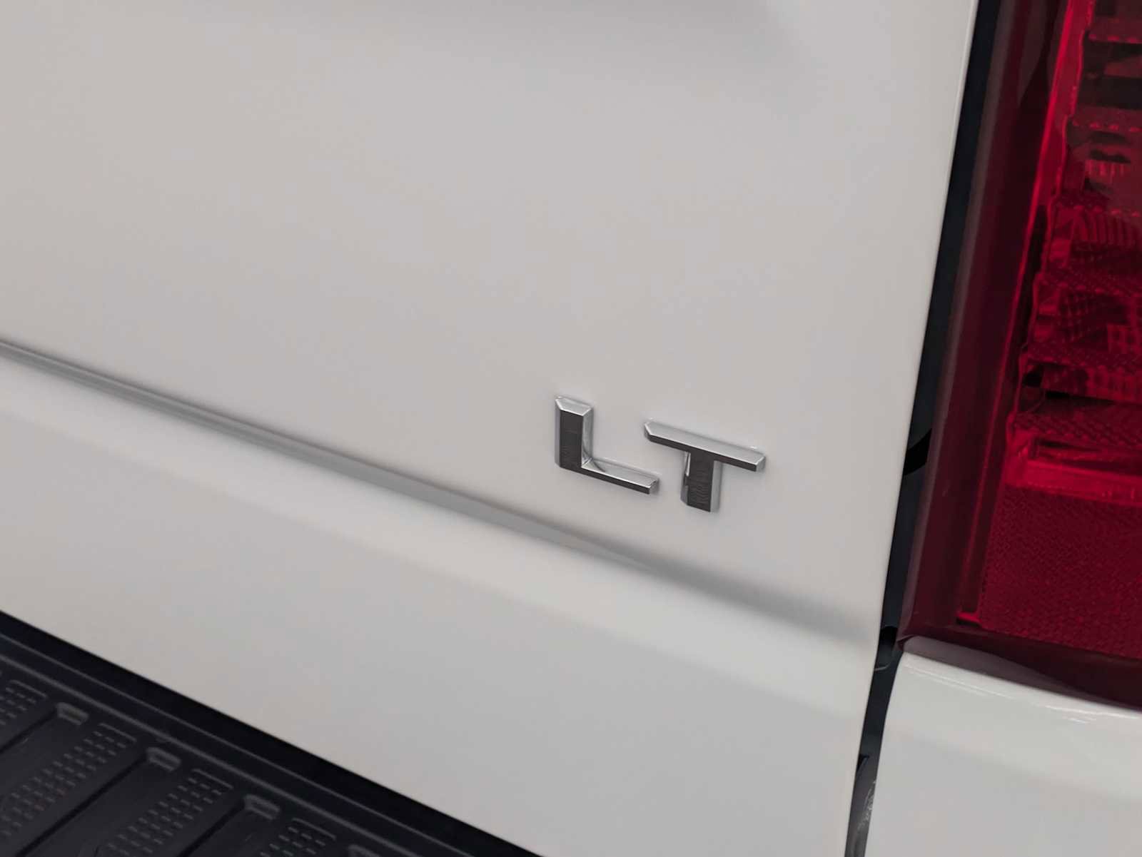 Used 2024 Chevrolet Silverado 1500 LT AWD/4WD image 12