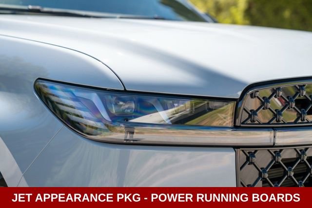 Used 2025 Lincoln Navigator Reserve w/ Jet Appearance Package image 8