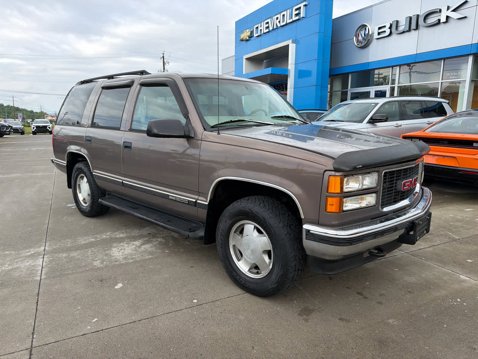 Used 1997 GMC Yukon 4WD 4-Door w/ Marketing Opt Pkg 5 image 4