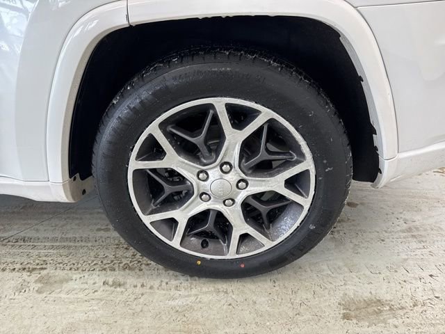 Used 2019 Jeep Grand Cherokee Overland w/ Jeep Active Safety Group image 7