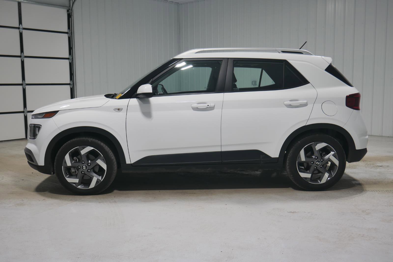 Used 2024 Hyundai Venue SEL image 8