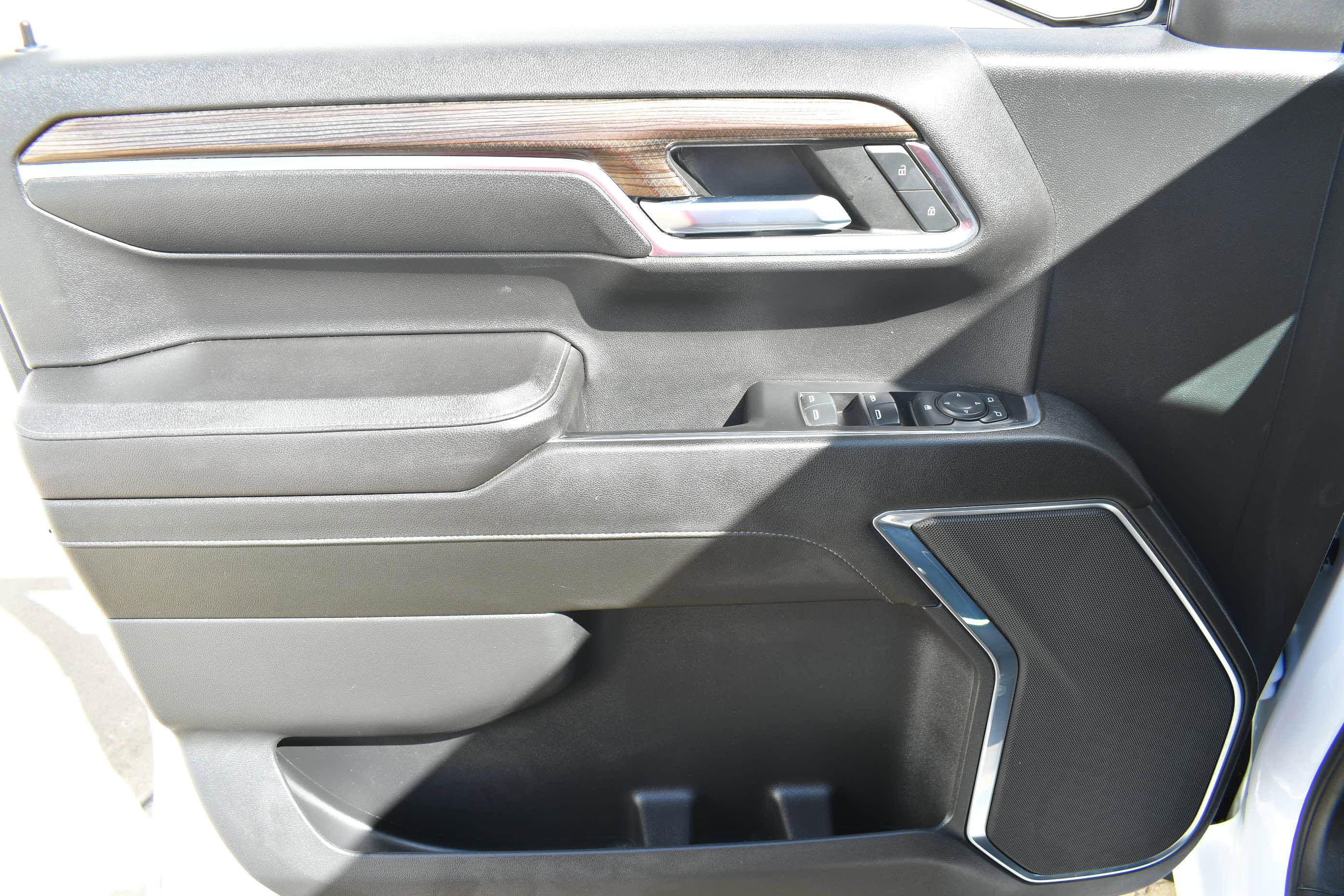 Used 2023 Chevrolet Silverado 1500 LT w/ Z71 Off-Road Package image 13