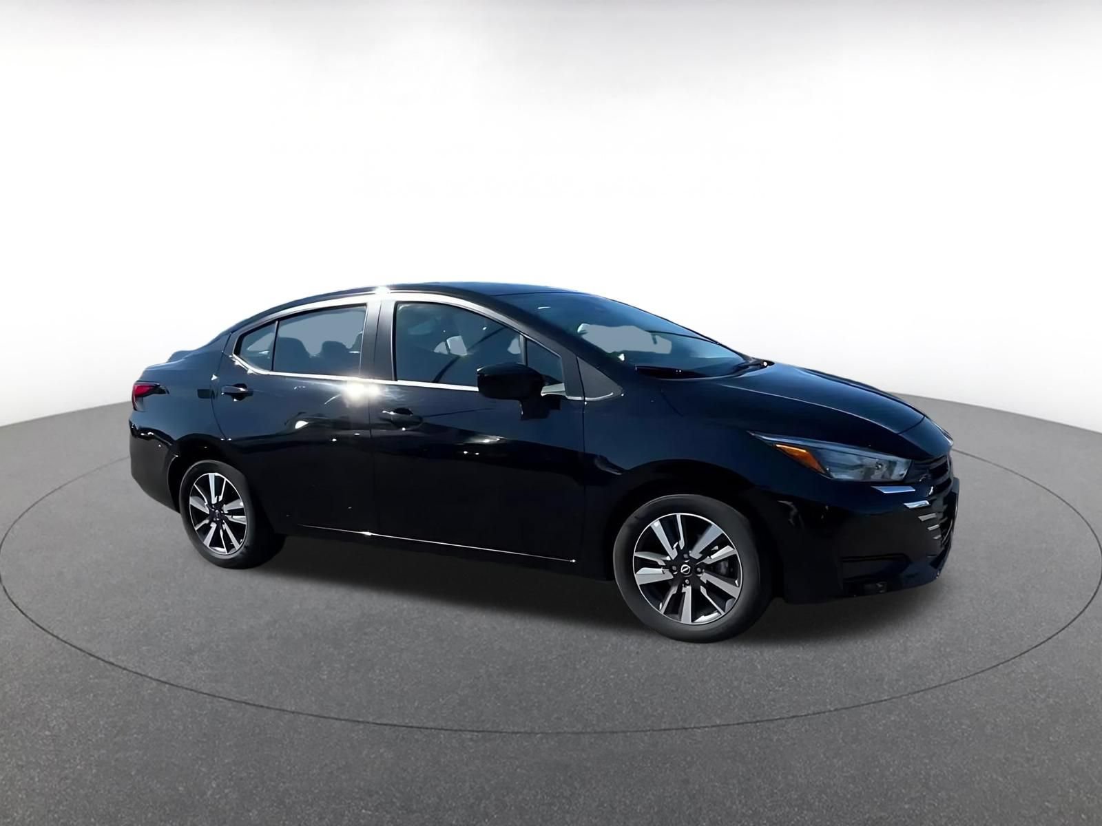 Used 2025 Nissan Versa SV FWD image 2