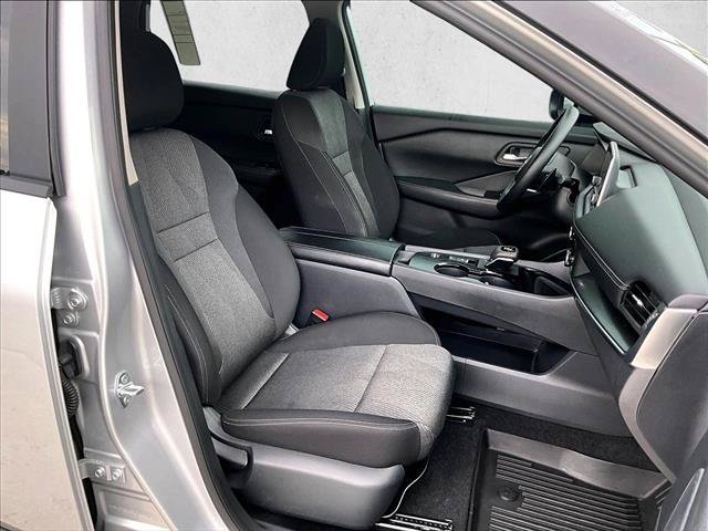 Used 2024 Nissan Rogue SV FWD image 9