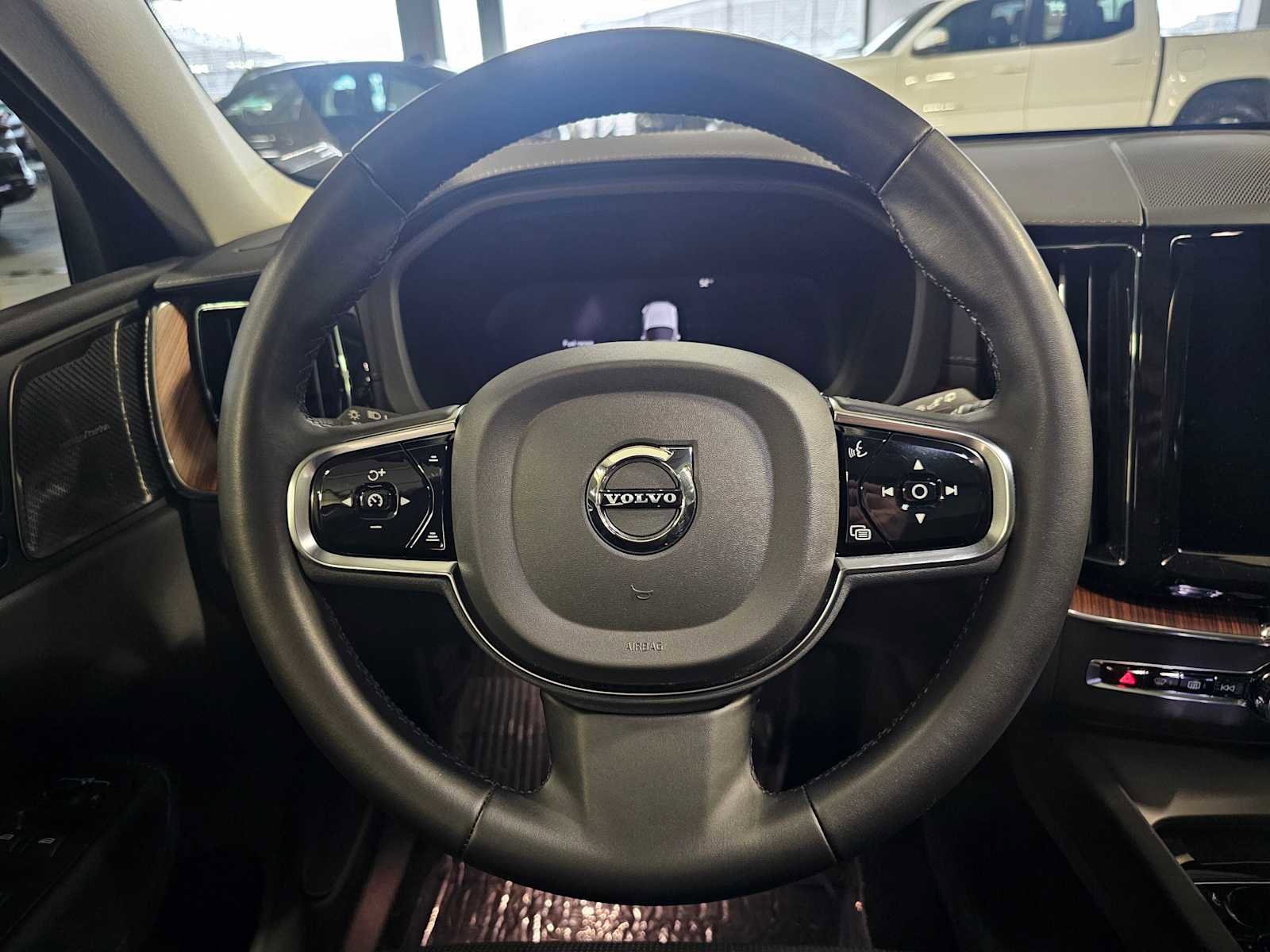 Used 2024 Volvo XC60 B5 Ultimate w/ Protection Package Premier image 11