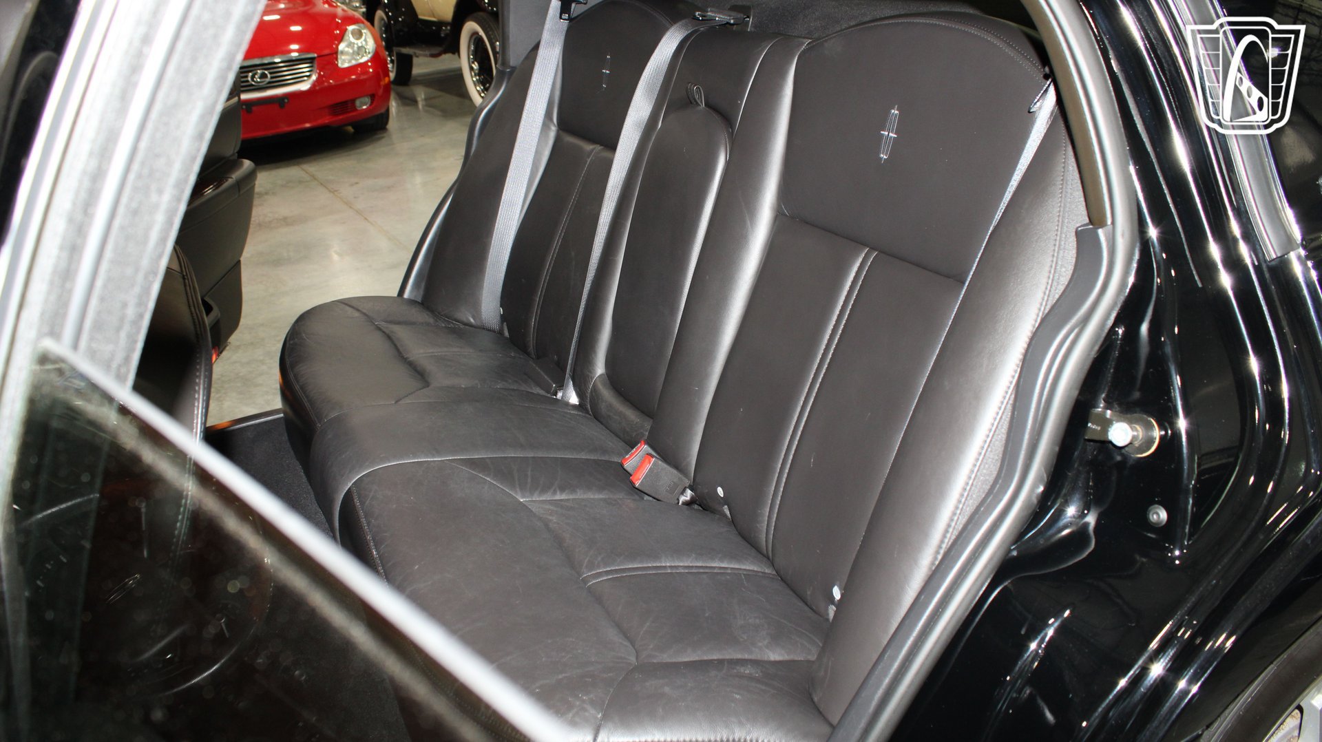 Used 2006 Lincoln Town Car Signature Limited RWD image 11