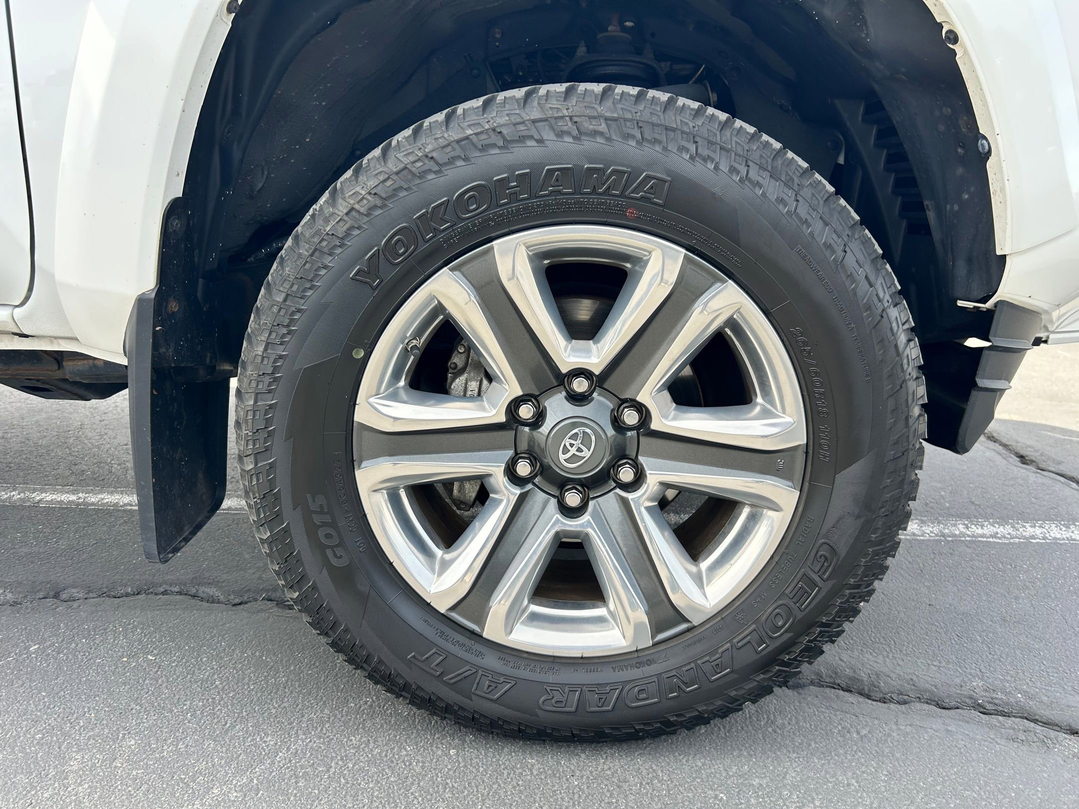 Used 2019 Toyota Tacoma Limited image 30