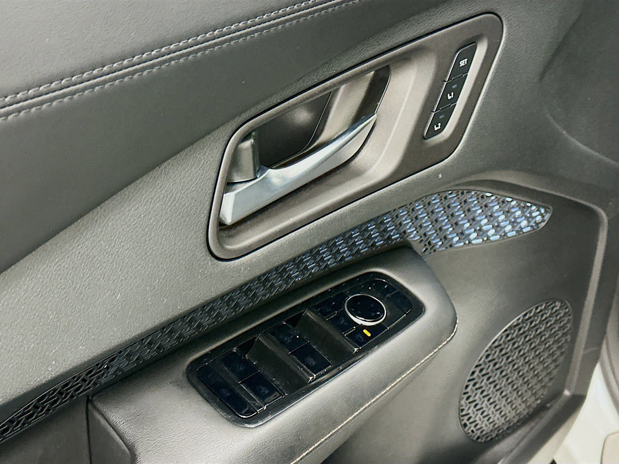 Used 2024 Nissan Ariya AWD image 15