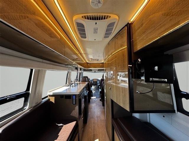 Used 2017 Mercedes-Benz Sprinter 3500 image 38