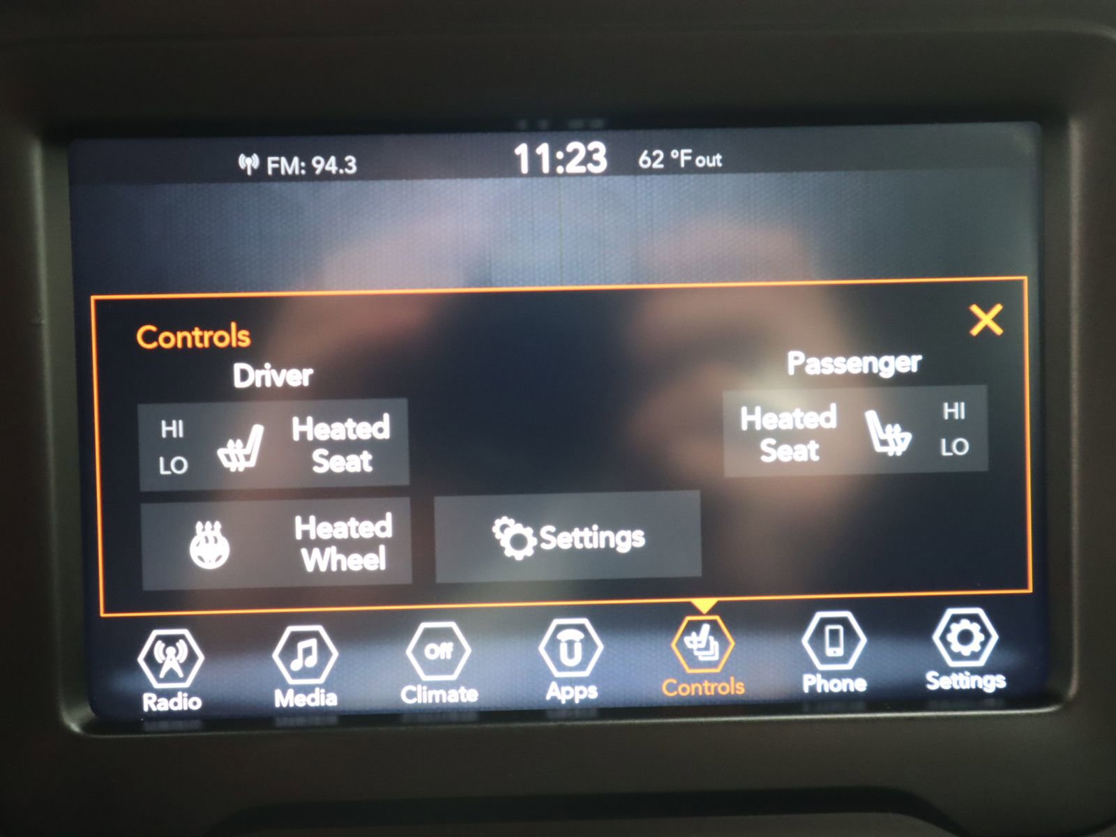 Used 2020 Jeep Renegade Latitude w/ Cold Weather Group image 43