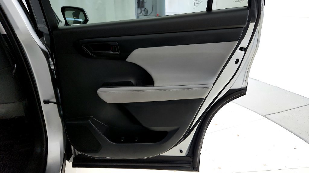 Certified 2020 Toyota Highlander L AWD/4WD image 30