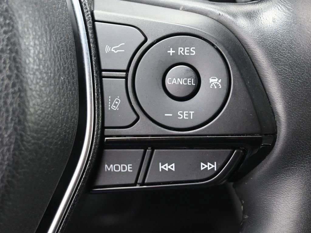 Used 2021 Toyota Venza XLE w/ Softex Package image 20